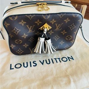 Monogram Louis Vuitton Saintonge Crossbody bag